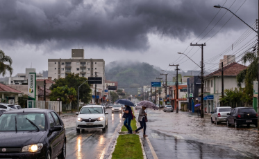 Mais de 40 cidades de SC entram em alerta para temporais com granizo