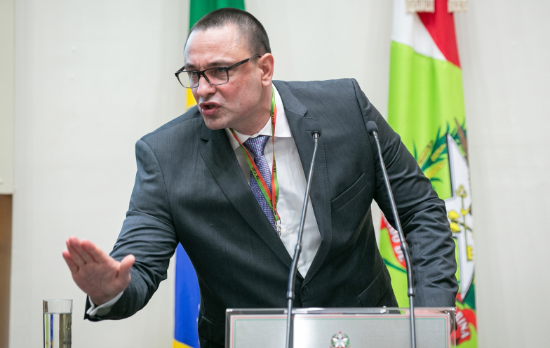 Zimmer diz que campanha ao Governo vai fugir da polarização e falar de SC
