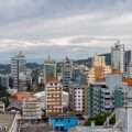 Quarta-feira começa com tempo fechado e chance chuva forte à tarde em Criciúma e região