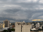 Chuva forte avança e aumenta o risco de granizo, trovoadas e ventos fortes em SC