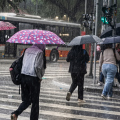 Chuva domina quinta-feira no Sul de SC, mas calor volta a aparecer no fim de semana