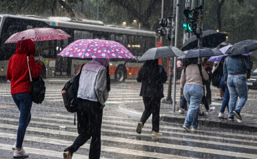 Chuva domina quinta-feira no Sul de SC, mas calor volta a aparecer no fim de semana
