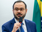 Ministro admite dificuldade do Brasil em manter fábricas ativas diante da concorrência asiática