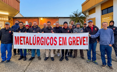 Greve dos metalúrgicos trava fábricas e aumenta tensão após meses de negociação em Criciúma