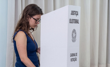 Quem é o eleitor catarinense? Mulheres e solteiros são maioria em SC