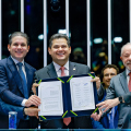 Congresso promulga emenda que acaba com escala 6x1; veja quando muda a jornada