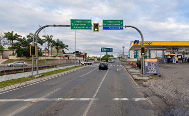 Nova regra no trânsito do bairro Pinheirinho busca reduzir filas na Avenida Centenário