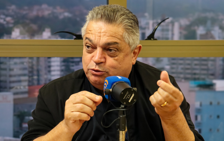 Sabatina da Rádio Som Maior: João Rodrigues propõe 60 mil moradias e plano para o Sul de SC