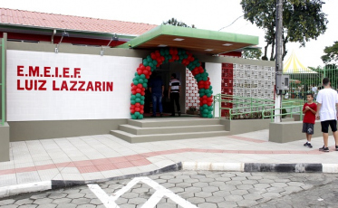 Festa e história na entrega da renovada Luiz Lazzarin