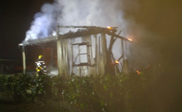 Casa pega fogo em Araranguá