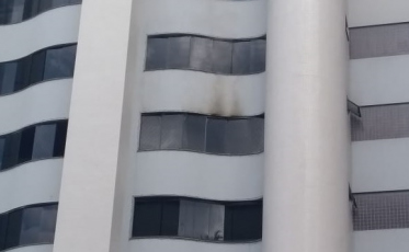 Princípio de incêndio em apartamento no Centro (VÍDEO)