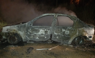 Bandidos armados e encapuzados invadem casa no São Defende