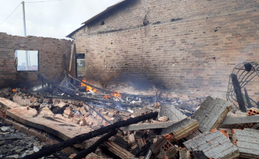 Galpão é destruído em incêndio em Araranguá