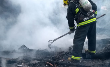 Incêndio destrói residência em Tubarão