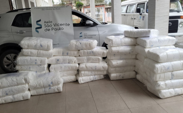 Paella beneficente garante 3 mil fraldas geriátricas para idosos em Criciúma