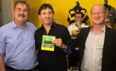 Campeões de 91 recebem carteirinha especial