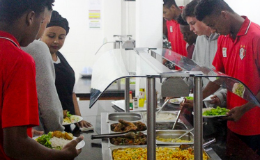 Um quilo de alimentos por ingresso em prol do JEC