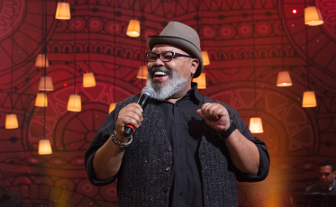 Som Maior promove show de Jorge Aragão em Criciúma