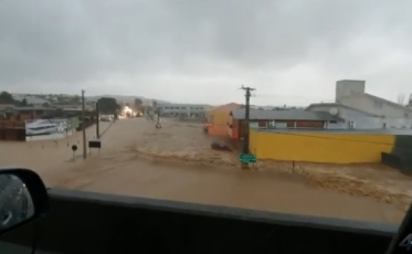 Situação crítica em Jaguaruna. Há isolados em residências (VÍDEO)
