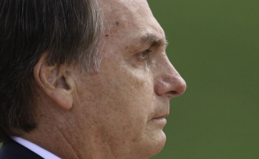Bolsonaro decreta salário mínimo inferior a R$ 1 mil