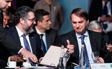 Governo quer reduzir alíquota do IR para máximo de 25%, diz Bolsonaro