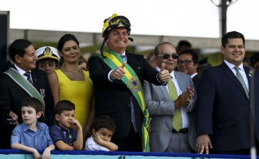 Bolsonaro passa por nova cirurgia