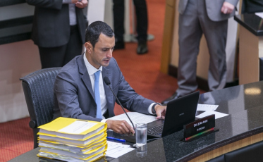 Comissão do Impeachment recebe pedido de novo prazo para vice-governadora