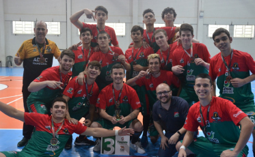 Joguinhos: Bronze no handebol e finais no basquete e tênis de mesa