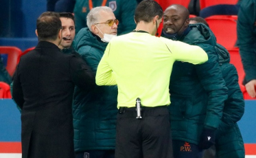 Jogadores do PSG e Basaksehir deixam jogo após caso de racismo 
