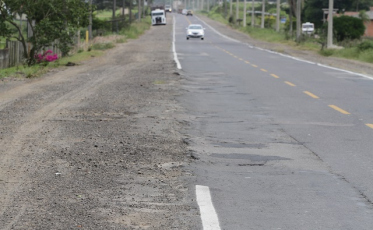Tapa buracos passou pela Rodovia Jorge Lacerda (VÍDEO)