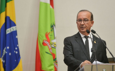 Jorginho Mello critica Governo Federal sobre Morro dos Cavalos e dispara: 'Não vai ter túnel'