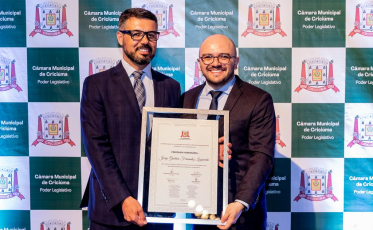 Diretor do Mampituba recebe título da Câmara de Vereadores de Criciúma