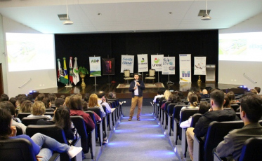 Mercado e atendimento são debatidos em Jornada de Odontologia