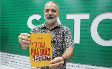 Pró-reitor da UniSatc lança livro 