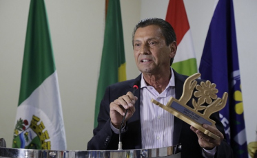 Presidente da Alesc homenageado pelas Apaes