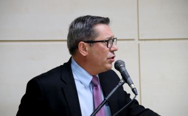 Vereadores buscam formas para barrar sessão extraordinária