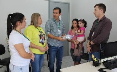 Pacientes de Maracajá recebem kit alimentação