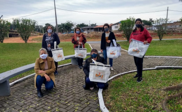 Kits de trabalho para as mães da FAI são entregues em Içara