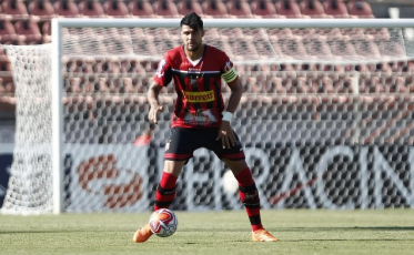 Criciúma encaminha contratação de Léo Santos