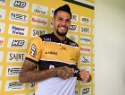Léo Santos é apresentado no Criciúma