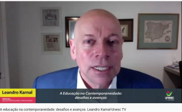 Leandro Karnal dá aula sobre educação em evento da Unesc