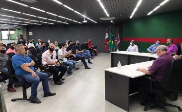 Salvaro sanciona lei que reconhece atividades religiosas como essenciais