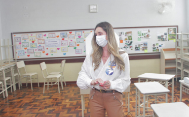 Lisi Tuon, vice de Anibal, vota no Marista