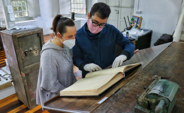 Livro dos imigrantes de Nova Veneza é restaurado