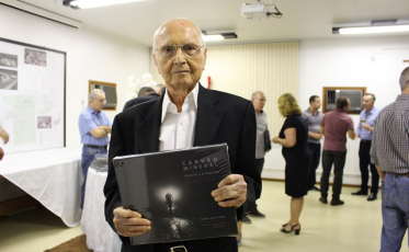 Obra com histórias fotográficas do carvão é lançada