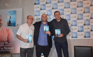 Livro em prol do Bairro da Juventude é lançado