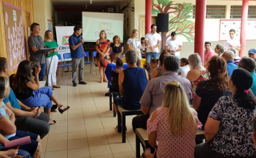 Alunos da Escola José Giassi recebem ordem de serviço para ampliação da unidade