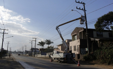 Luminárias novas na Avenida 25 de Julho