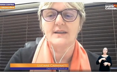 “Abrir escolas é diferente de abrir shopping center”, diz Luciane Carminatti