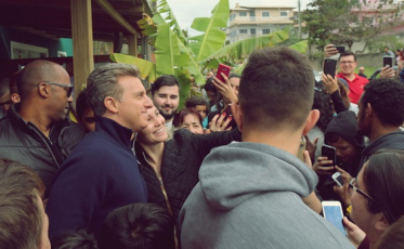 O que levou Luciano Huck até Imbituba